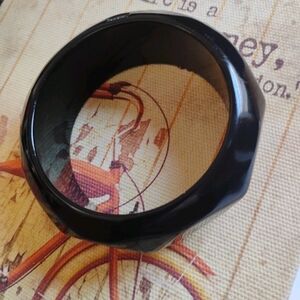 MONET Black Chunky Bracelet.Guc